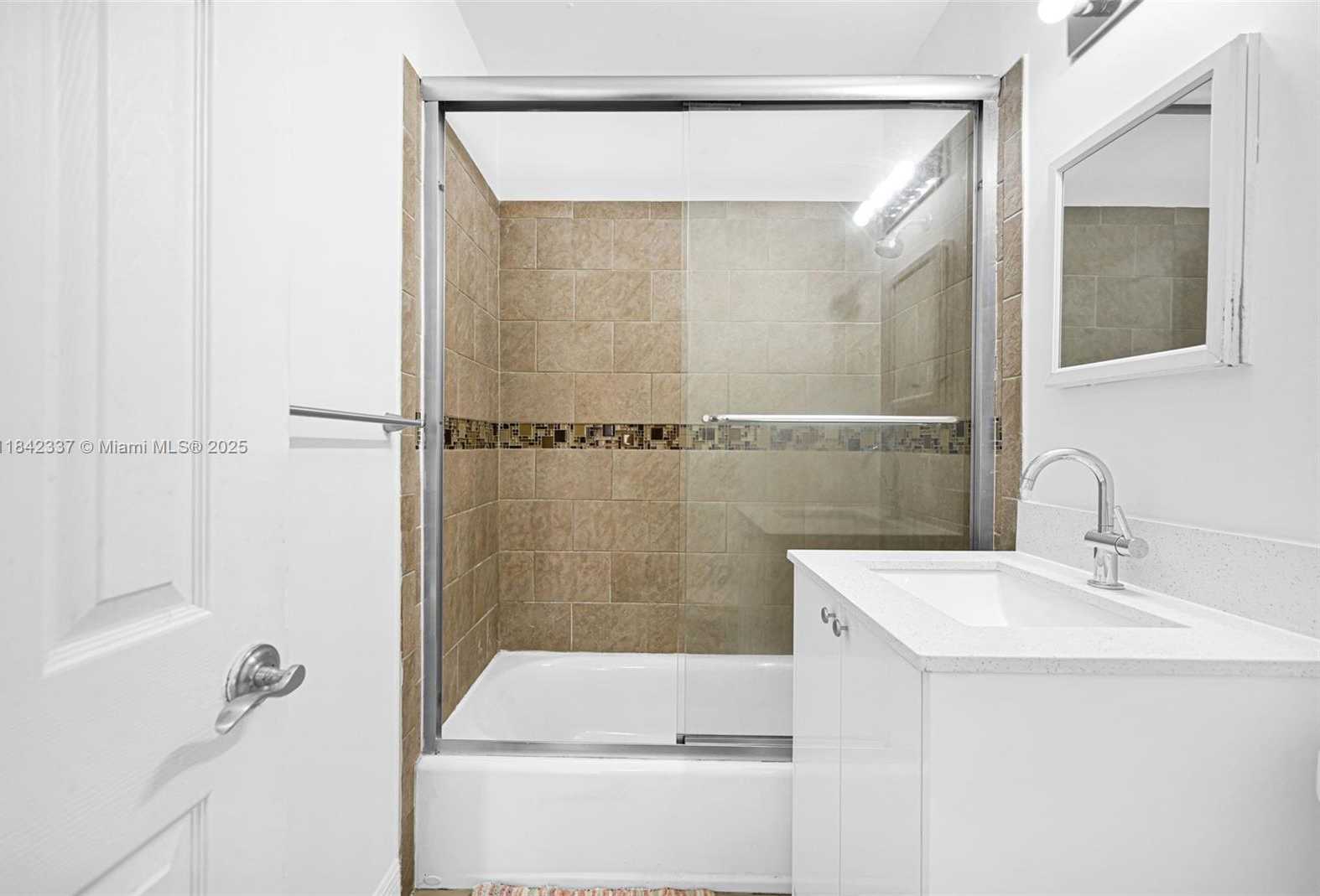 Small Image of 840 NORTH EAST 4TH PL, Hialeah Number 24