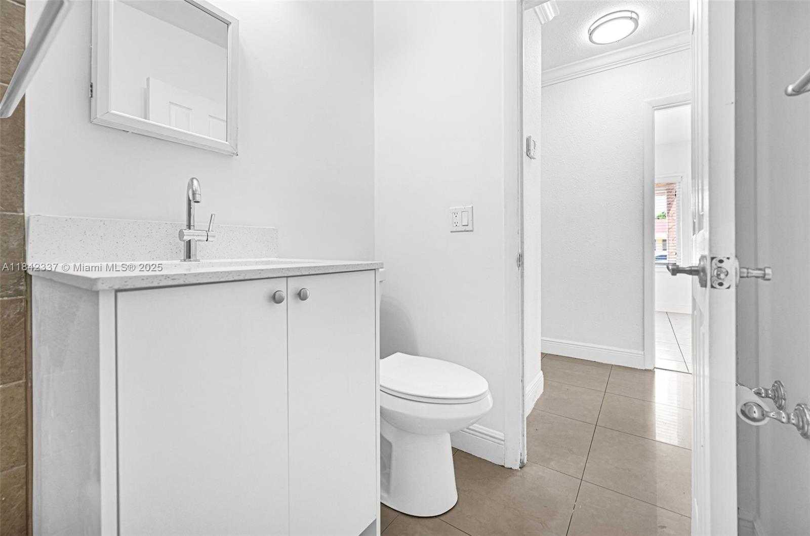 Small Image of 840 NORTH EAST 4TH PL, Hialeah Number 25