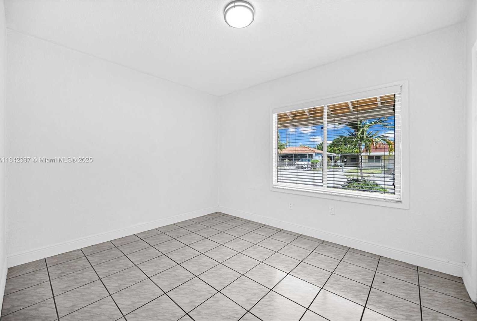 Small Image of 840 NORTH EAST 4TH PL, Hialeah Number 26