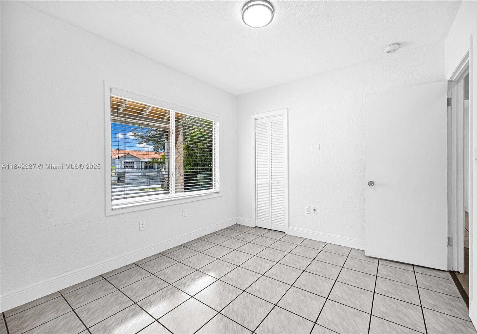 Small Image of 840 NORTH EAST 4TH PL, Hialeah Number 27