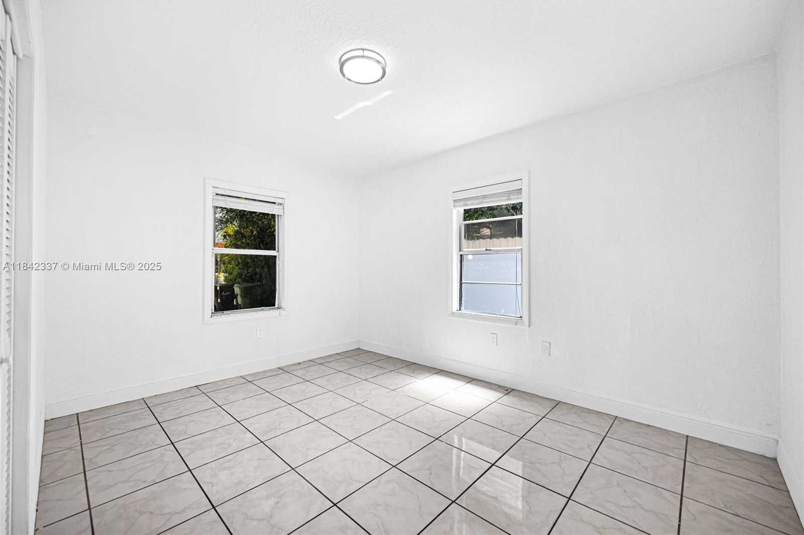 Small Image of 840 NORTH EAST 4TH PL, Hialeah Number 29