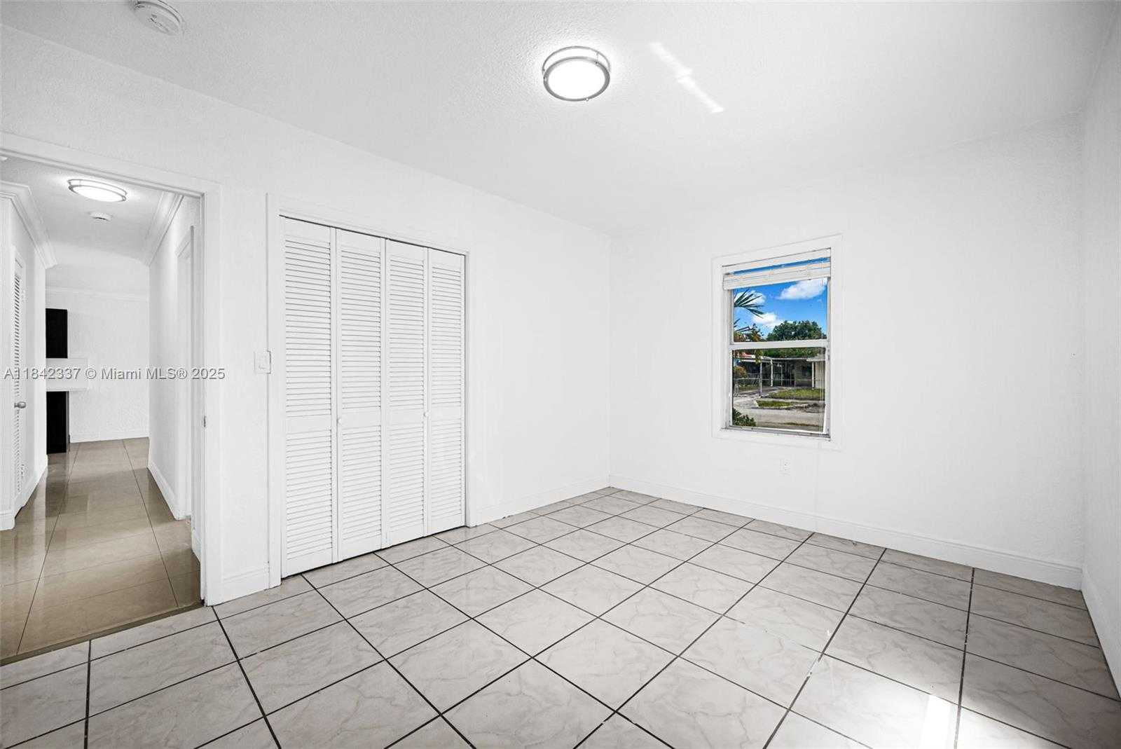 Small Image of 840 NORTH EAST 4TH PL, Hialeah Number 30