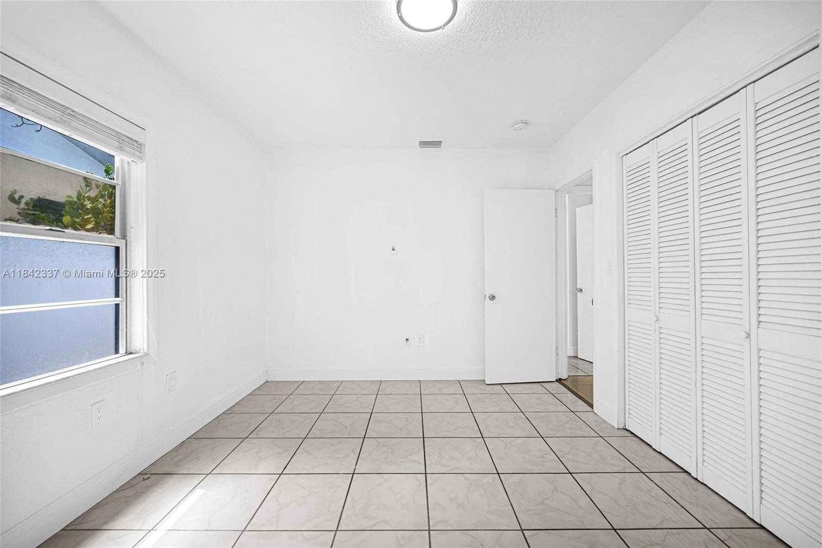 Small Image of 840 NORTH EAST 4TH PL, Hialeah Number 32