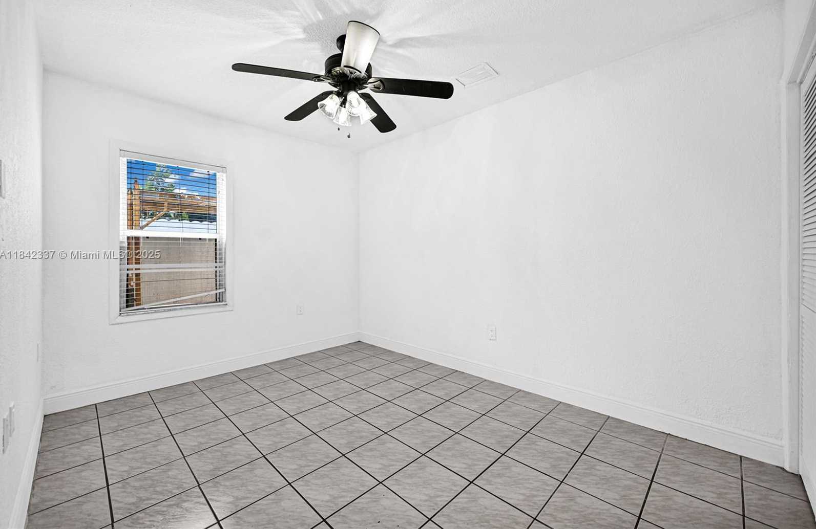 Small Image of 840 NORTH EAST 4TH PL, Hialeah Number 33