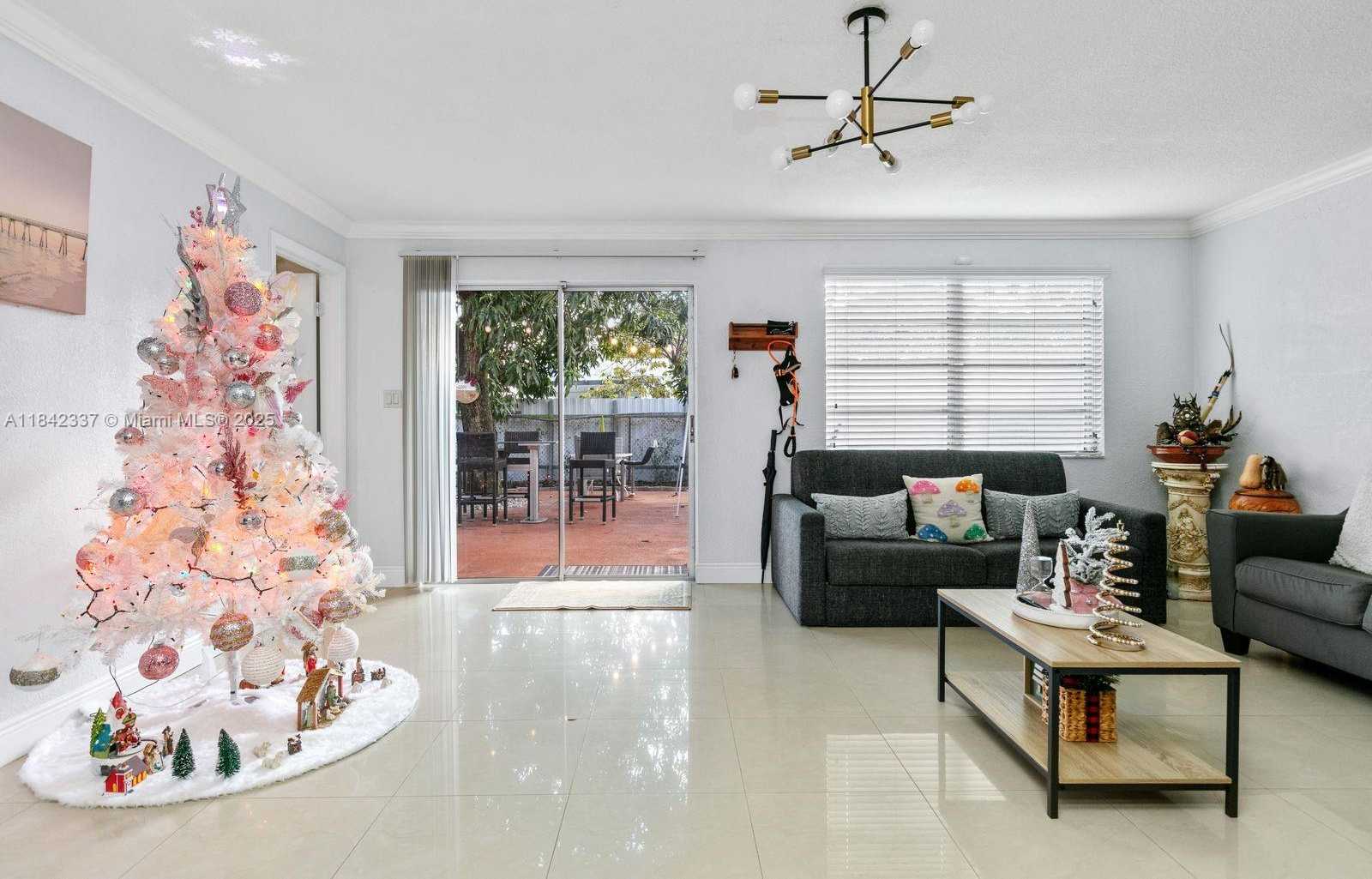Small Image of 840 NORTH EAST 4TH PL, Hialeah Number 37
