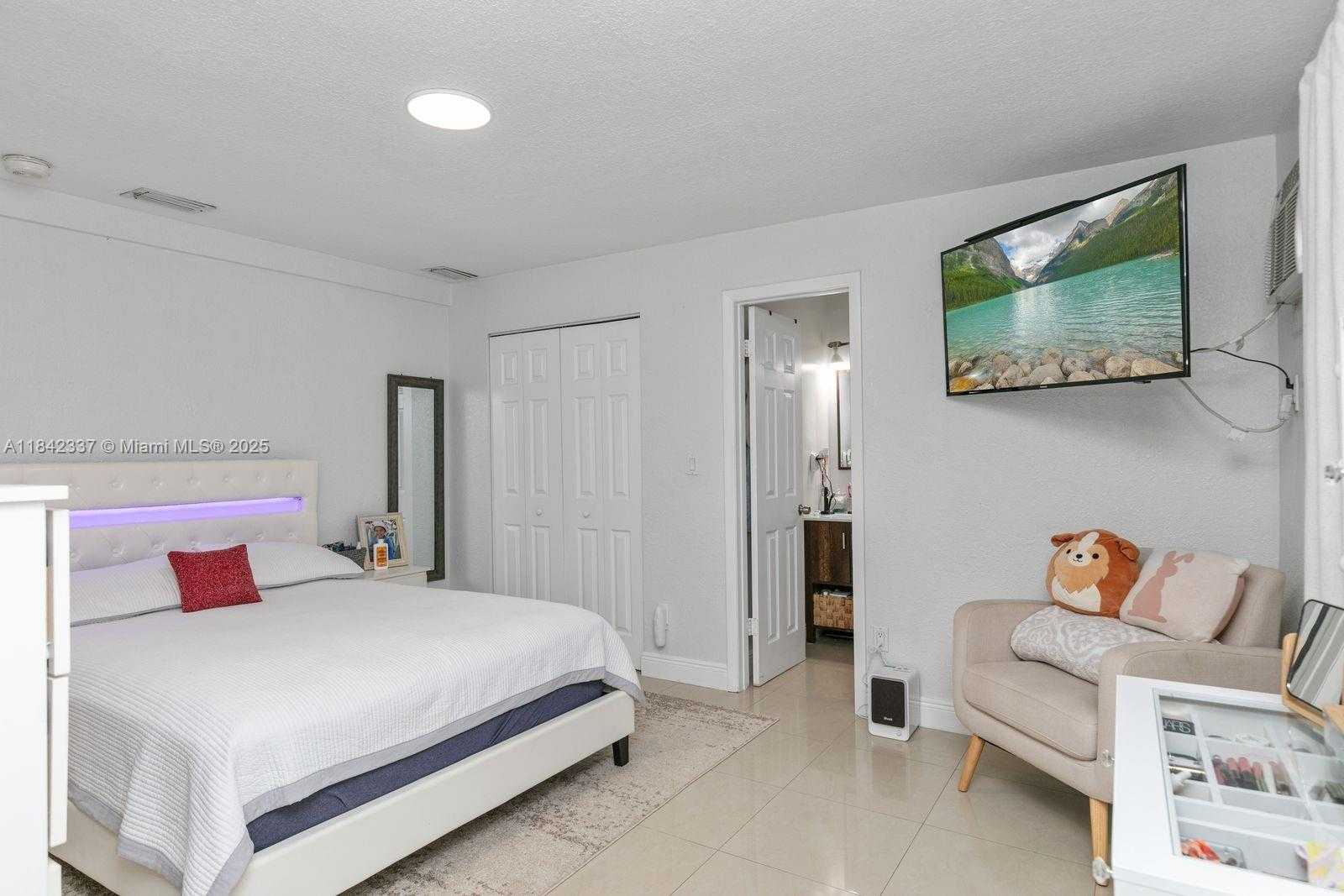 Small Image of 840 NORTH EAST 4TH PL, Hialeah Number 39