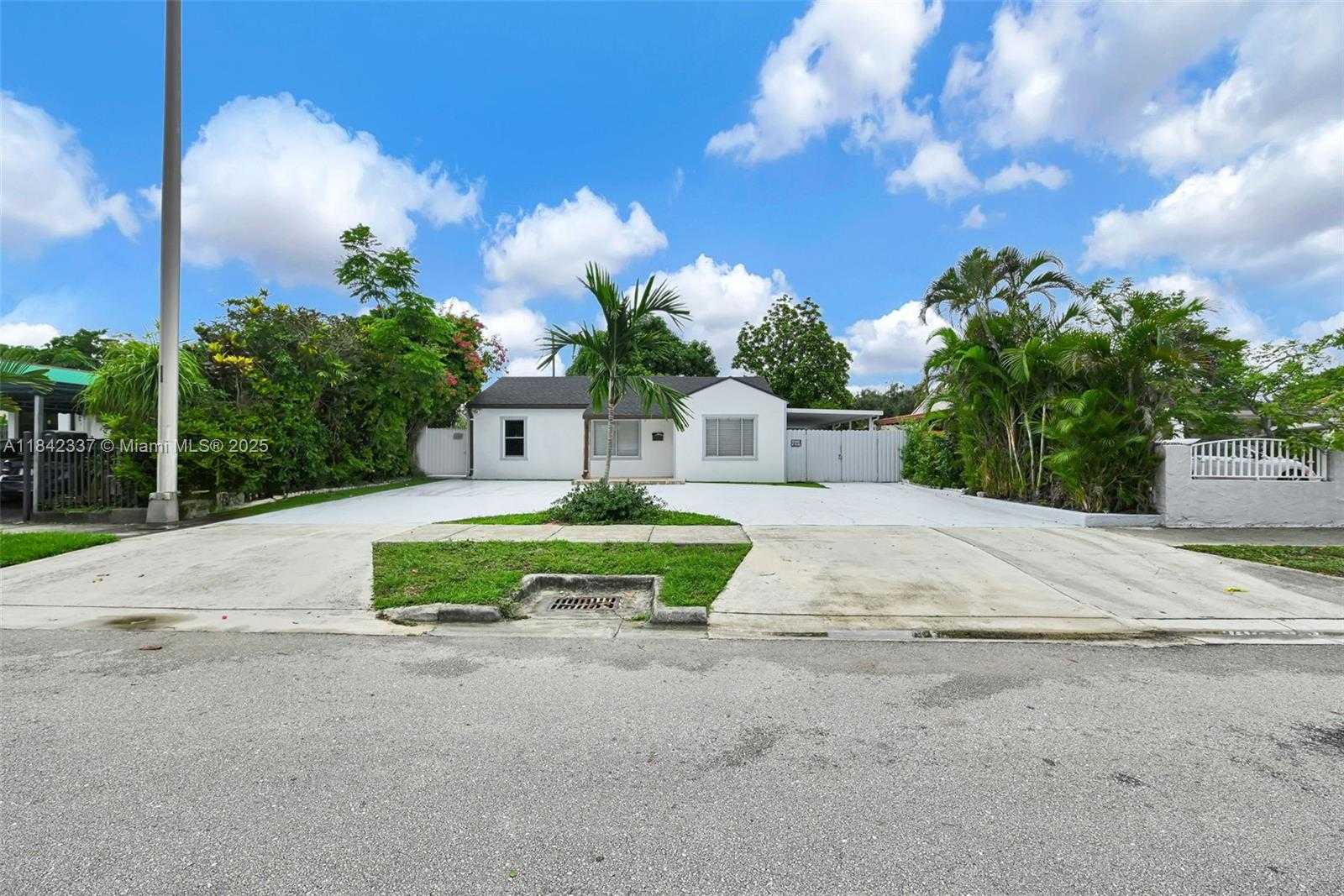 Small Image of 840 NORTH EAST 4TH PL, Hialeah Number 4