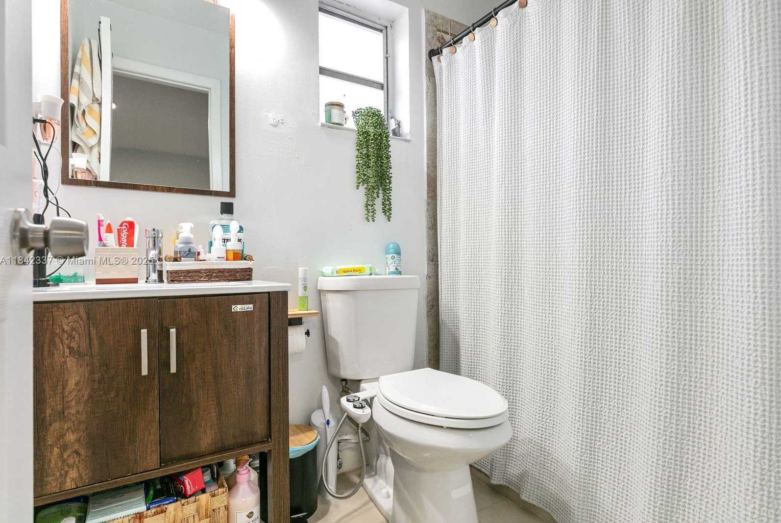 Small Image of 840 NORTH EAST 4TH PL, Hialeah Number 40