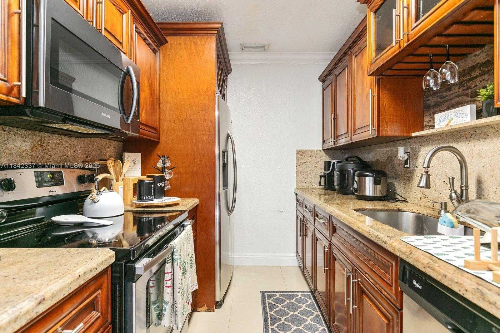 Small Image of 840 NORTH EAST 4TH PL, Hialeah Number 41