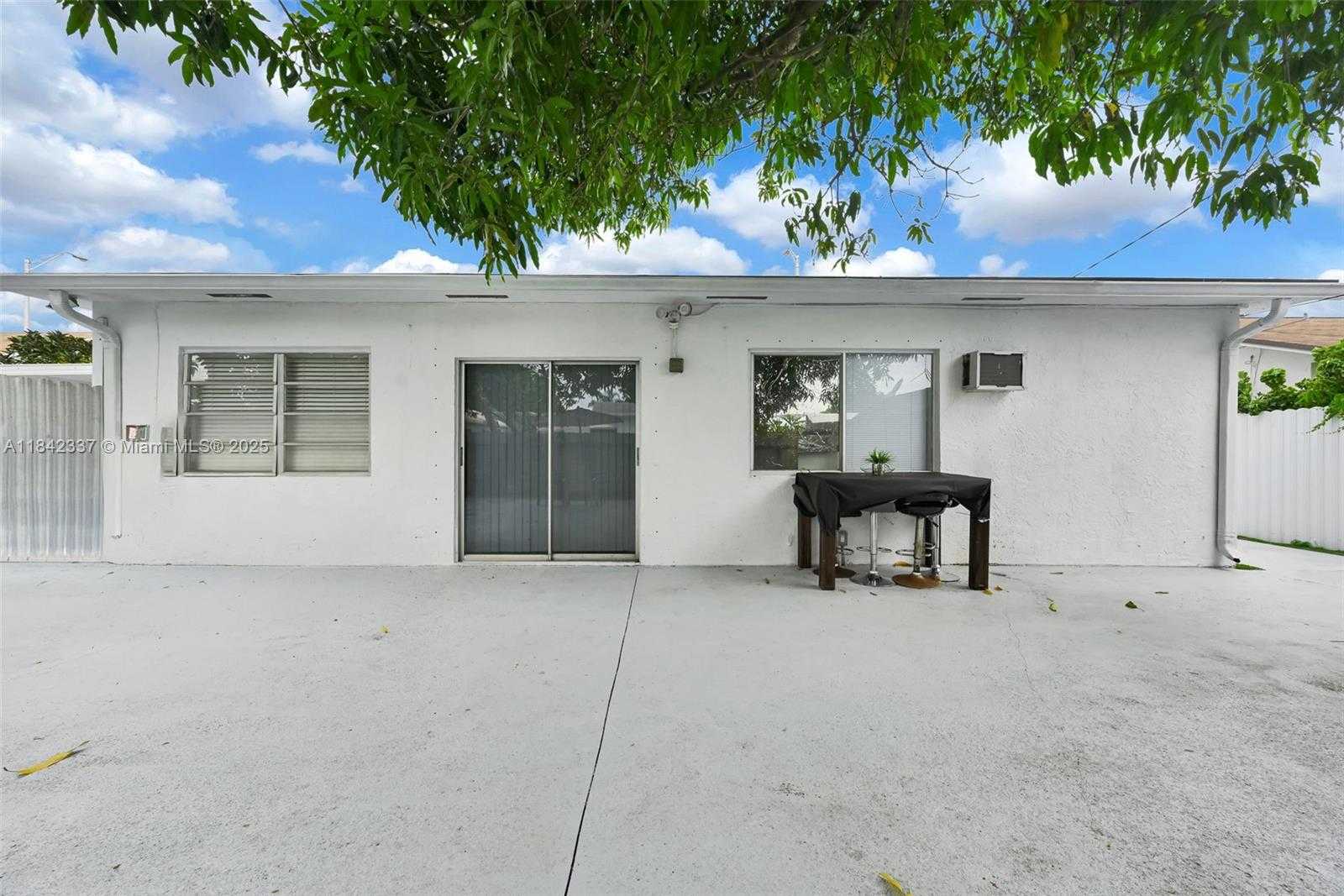 Small Image of 840 NORTH EAST 4TH PL, Hialeah Number 44