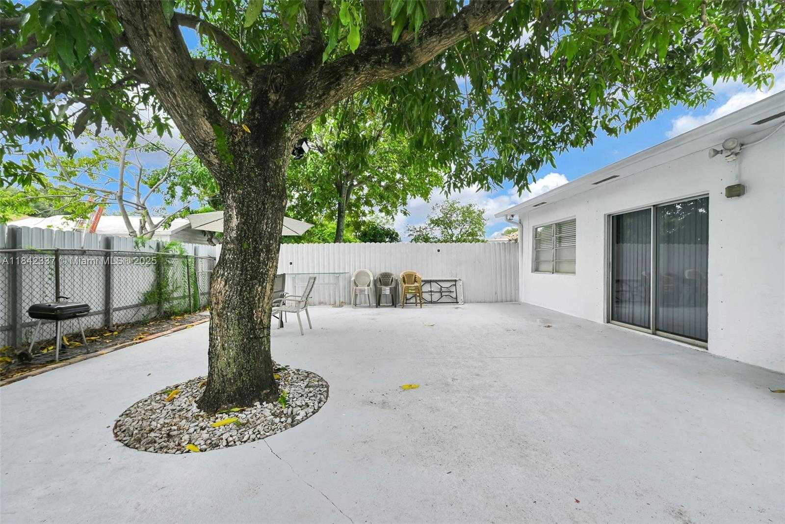 Small Image of 840 NORTH EAST 4TH PL, Hialeah Number 45