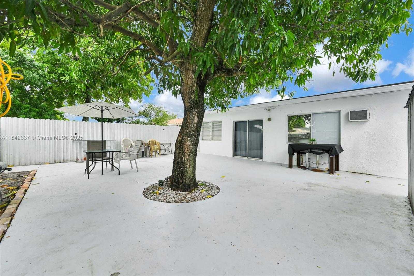 Small Image of 840 NORTH EAST 4TH PL, Hialeah Number 46