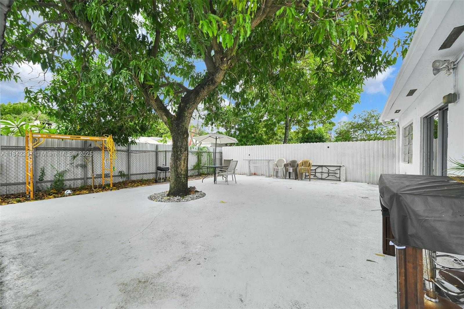 Small Image of 840 NORTH EAST 4TH PL, Hialeah Number 48