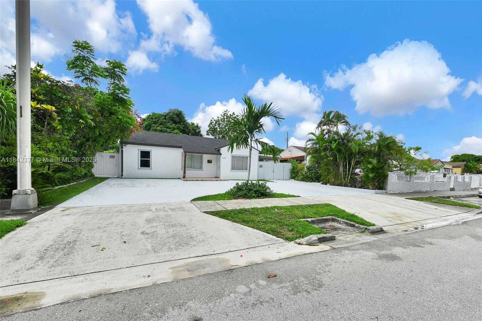 Small Image of 840 NORTH EAST 4TH PL, Hialeah Number 5