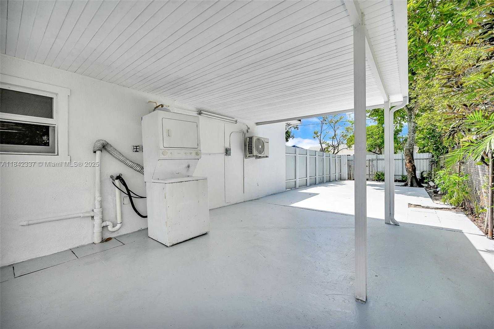 Small Image of 840 NORTH EAST 4TH PL, Hialeah Number 51