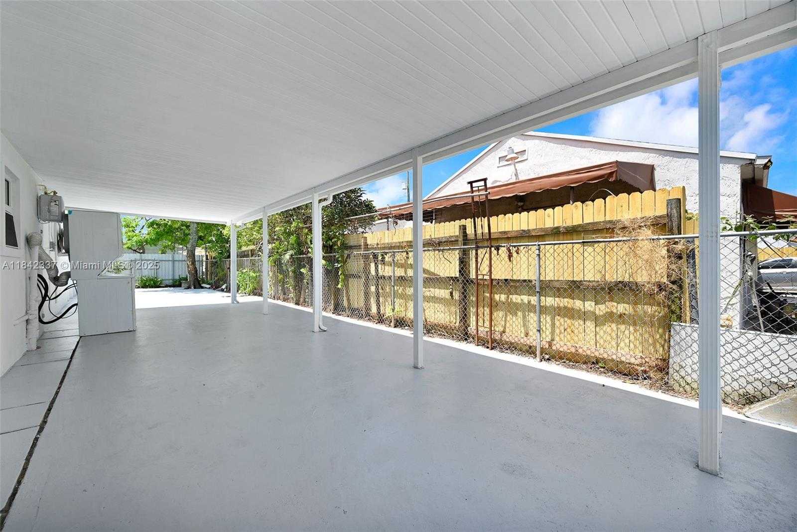 Small Image of 840 NORTH EAST 4TH PL, Hialeah Number 52