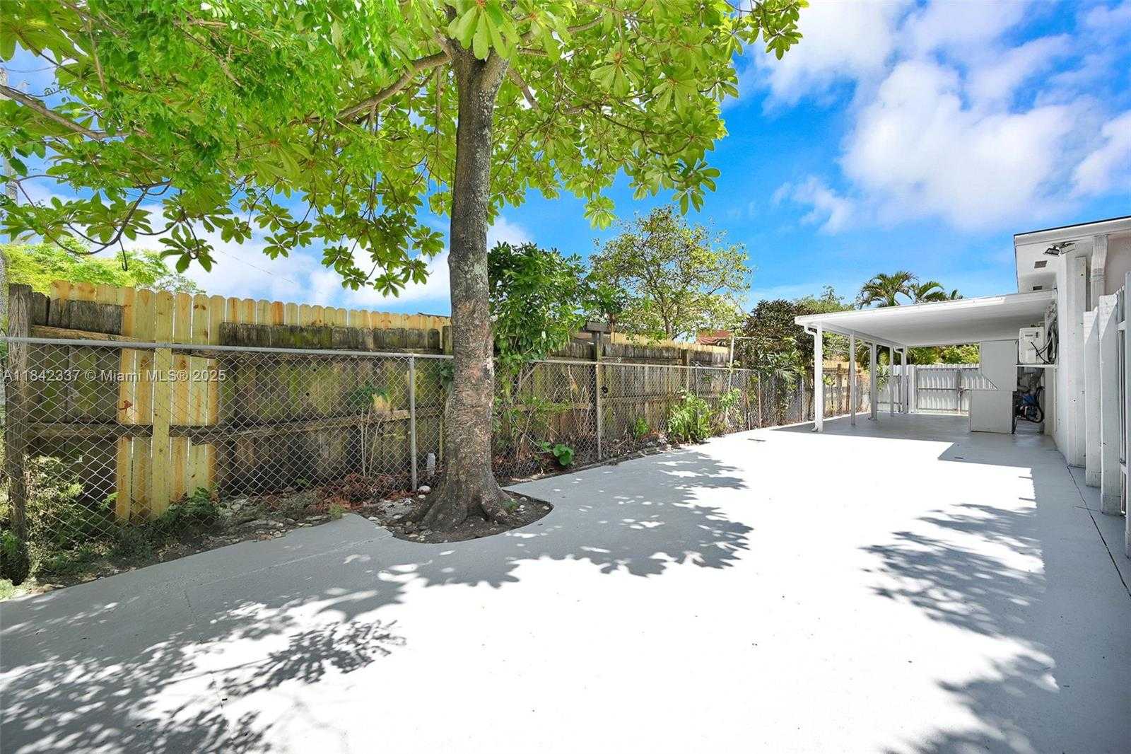 Small Image of 840 NORTH EAST 4TH PL, Hialeah Number 54