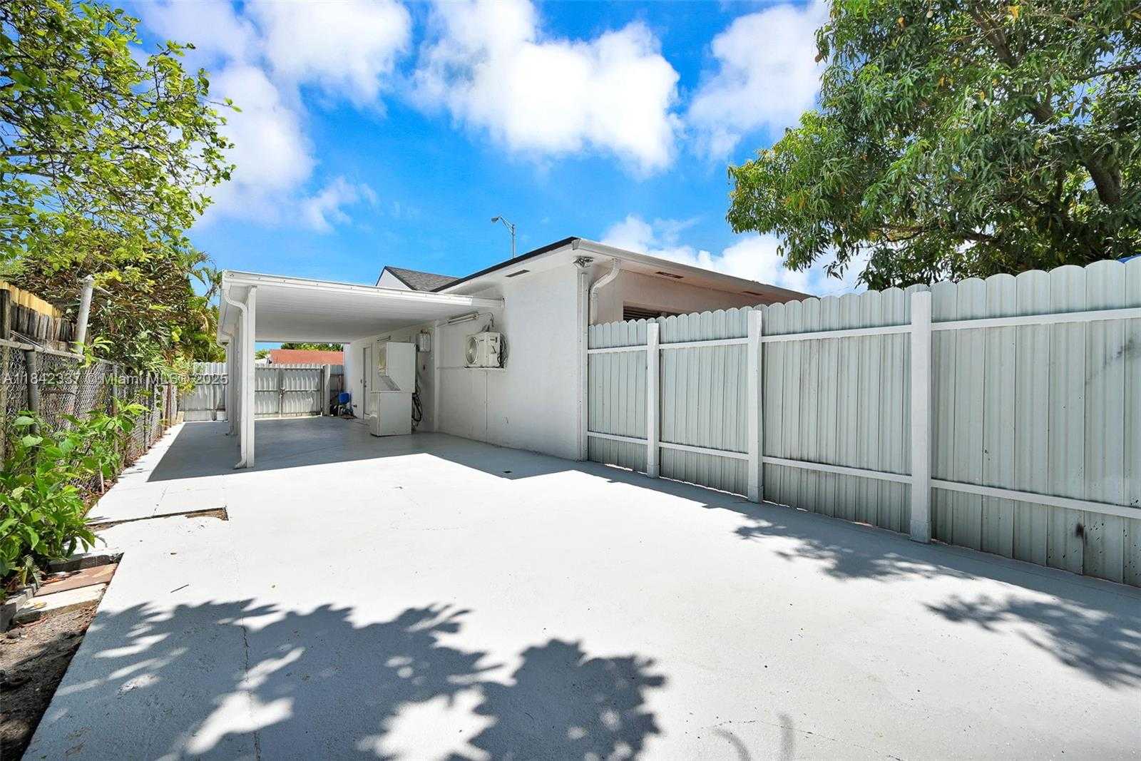 Small Image of 840 NORTH EAST 4TH PL, Hialeah Number 55