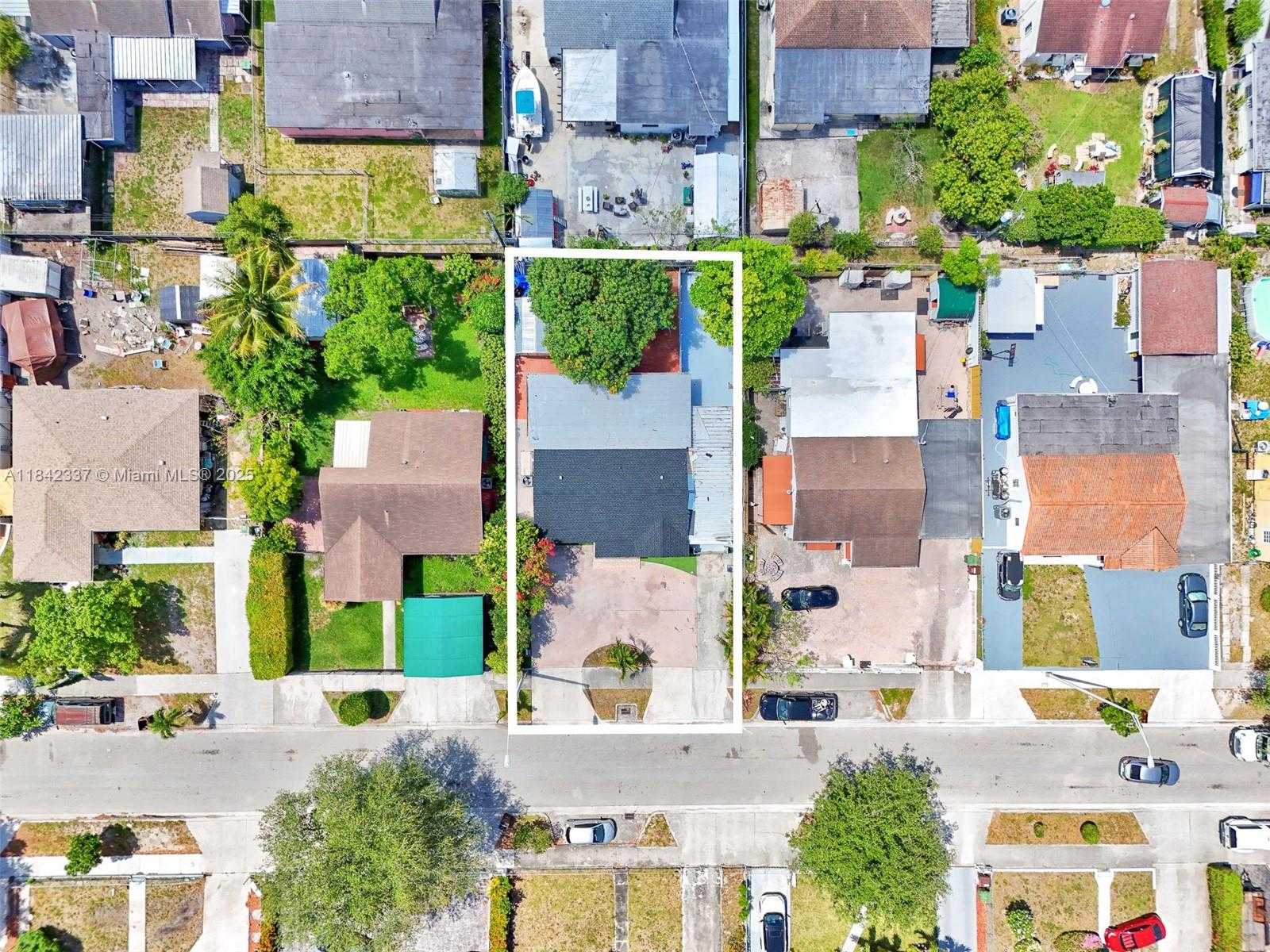 Small Image of 840 NORTH EAST 4TH PL, Hialeah Number 57