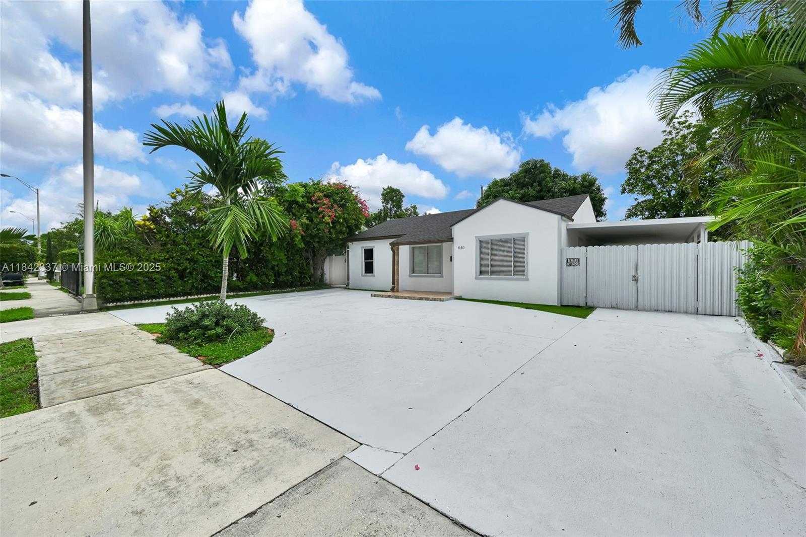 Small Image of 840 NORTH EAST 4TH PL, Hialeah Number 6