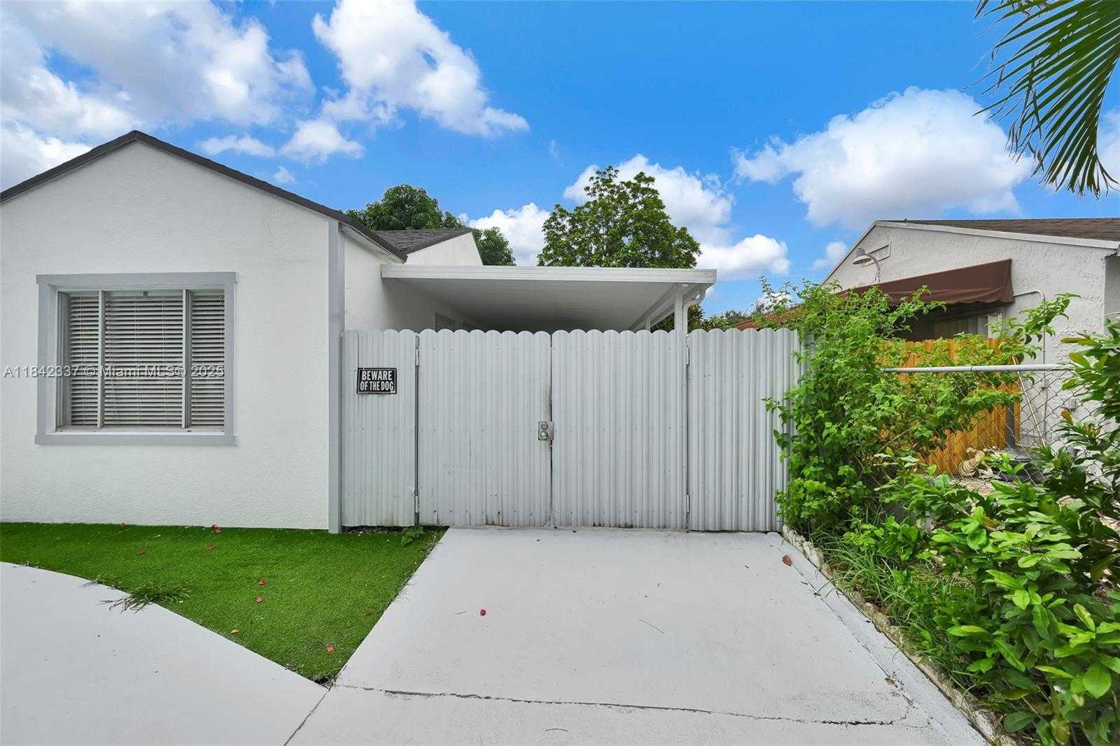 Small Image of 840 NORTH EAST 4TH PL, Hialeah Number 7