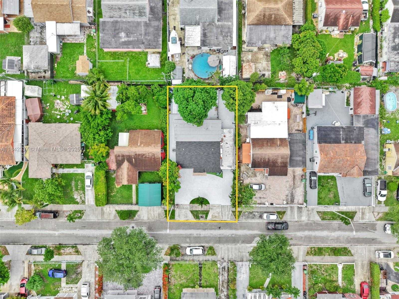 Small Image of 840 NORTH EAST 4TH PL, Hialeah Number 71
