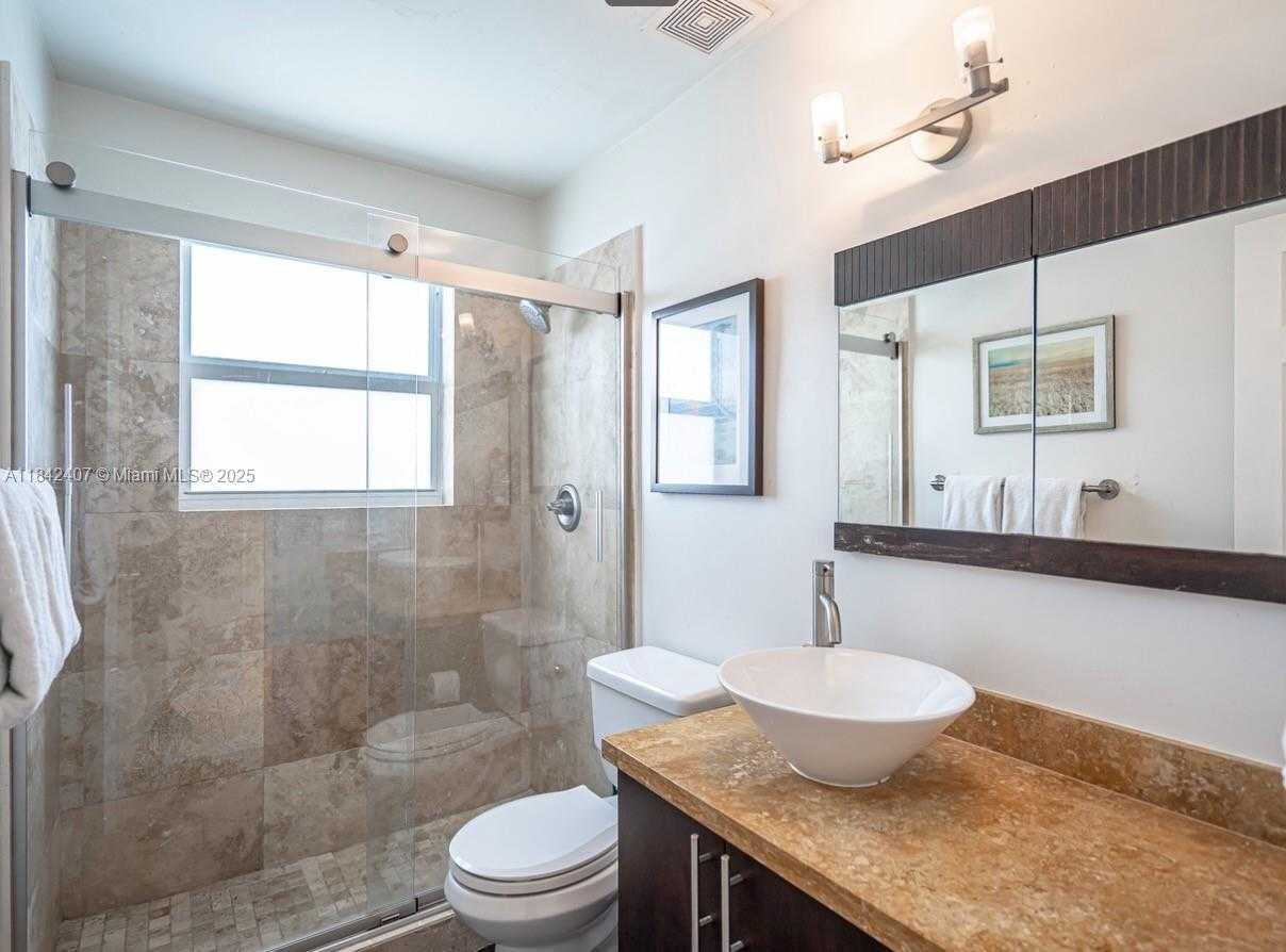 Small Image of 906 NORTH 13TH AVE, Hollywood Number 17