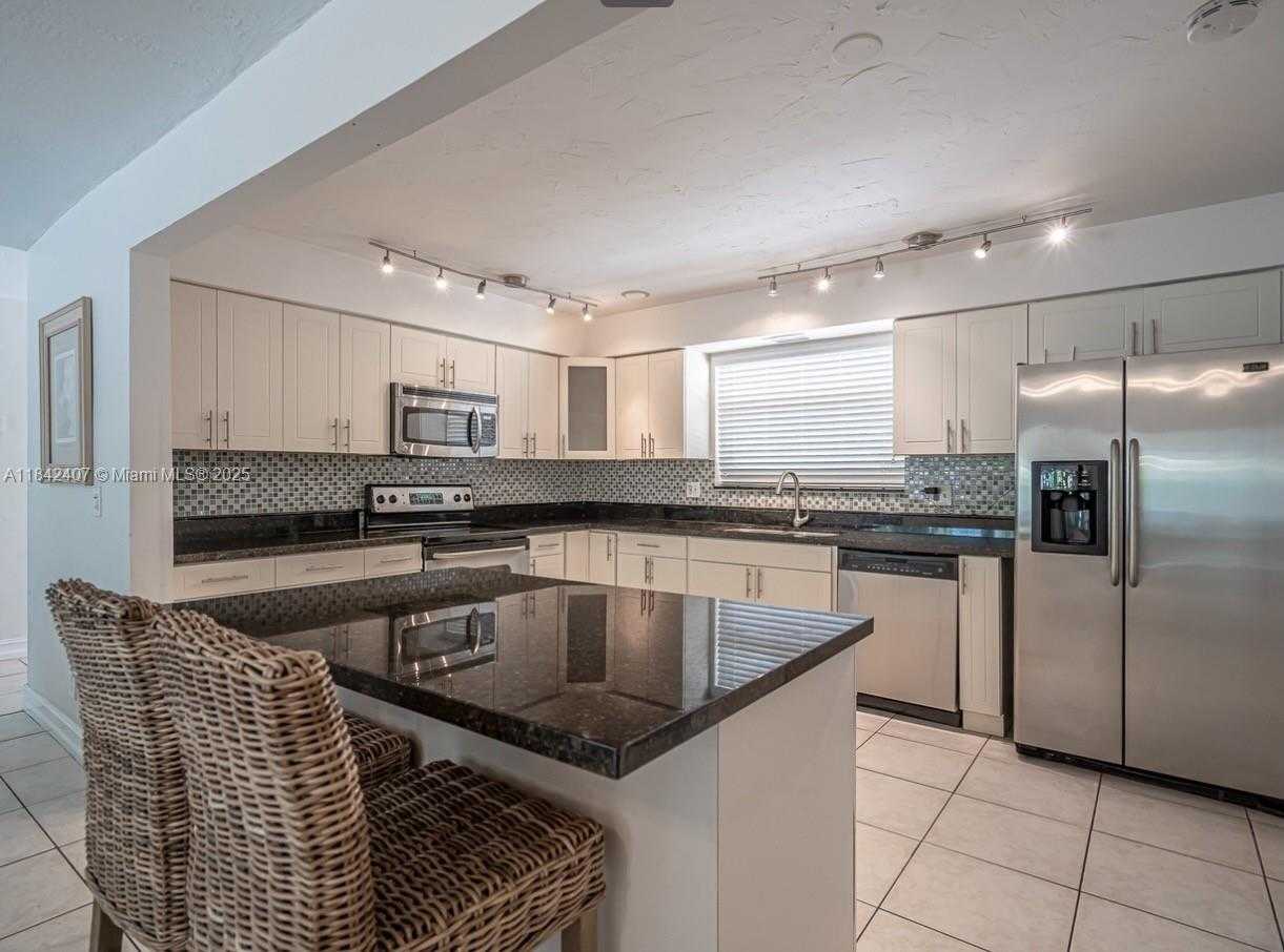 Small Image of 906 NORTH 13TH AVE, Hollywood Number 20