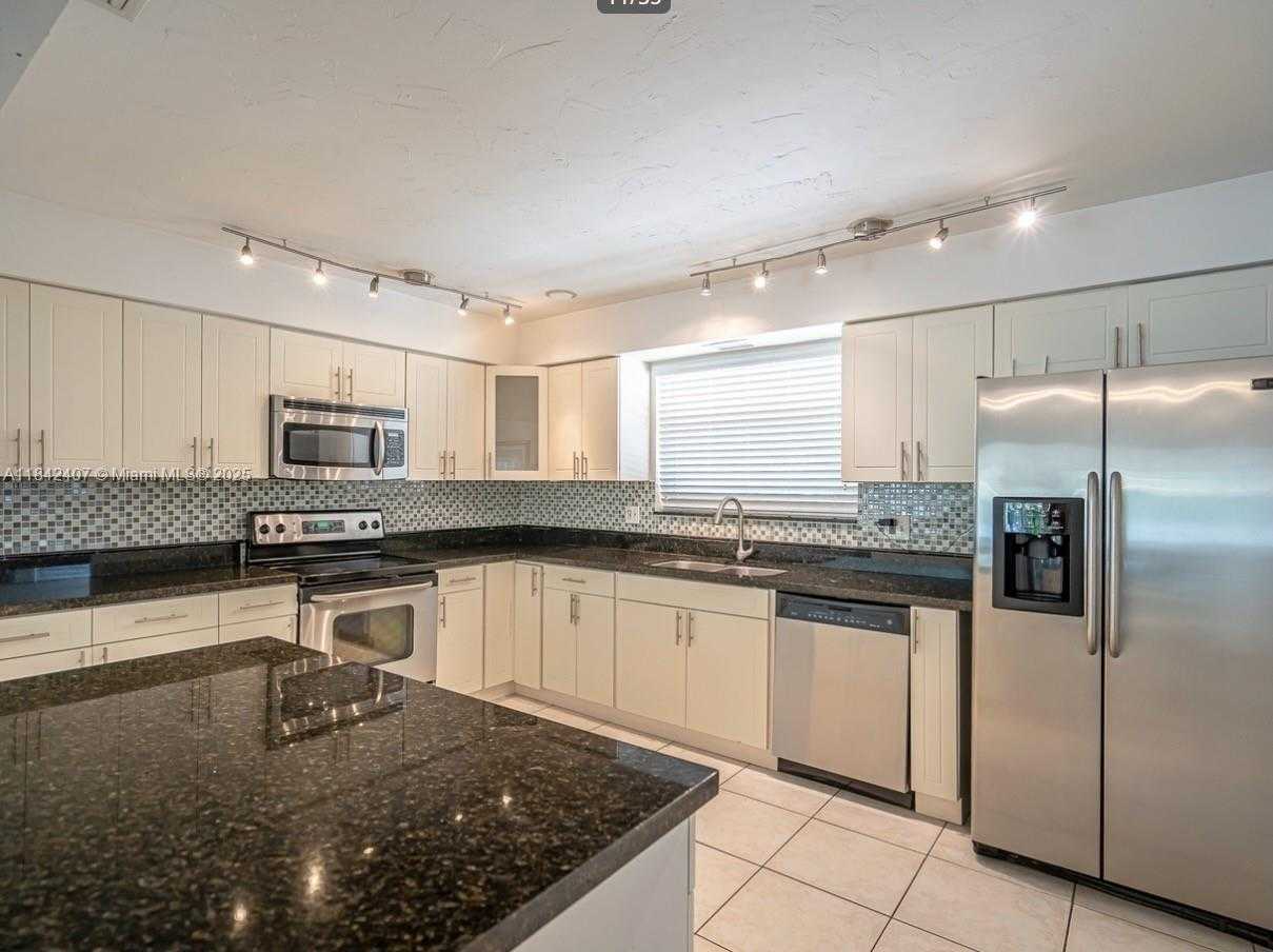 Small Image of 906 NORTH 13TH AVE, Hollywood Number 22