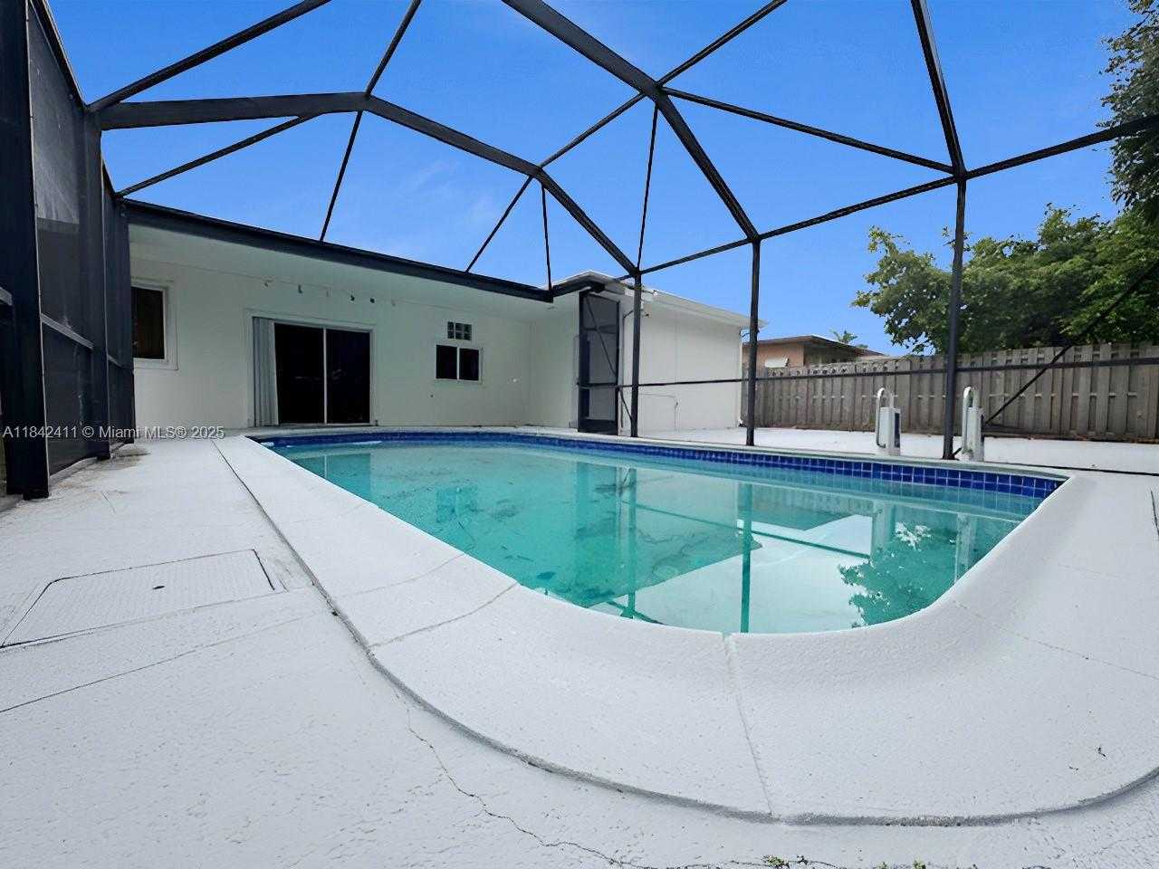 Small Image of 2030 NORTH 54TH AVE, Hollywood Number 4
