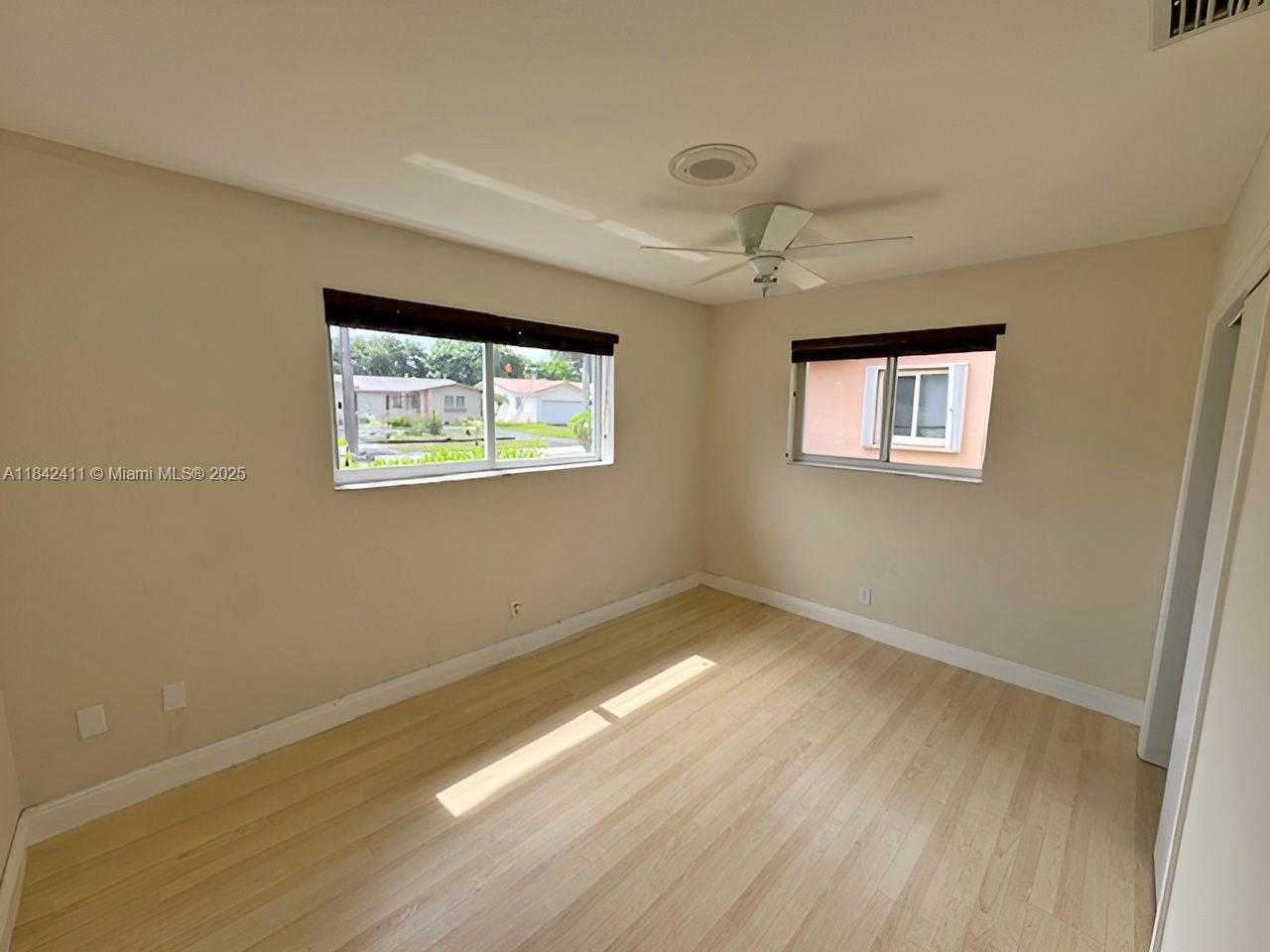 Small Image of 2030 NORTH 54TH AVE, Hollywood Number 8