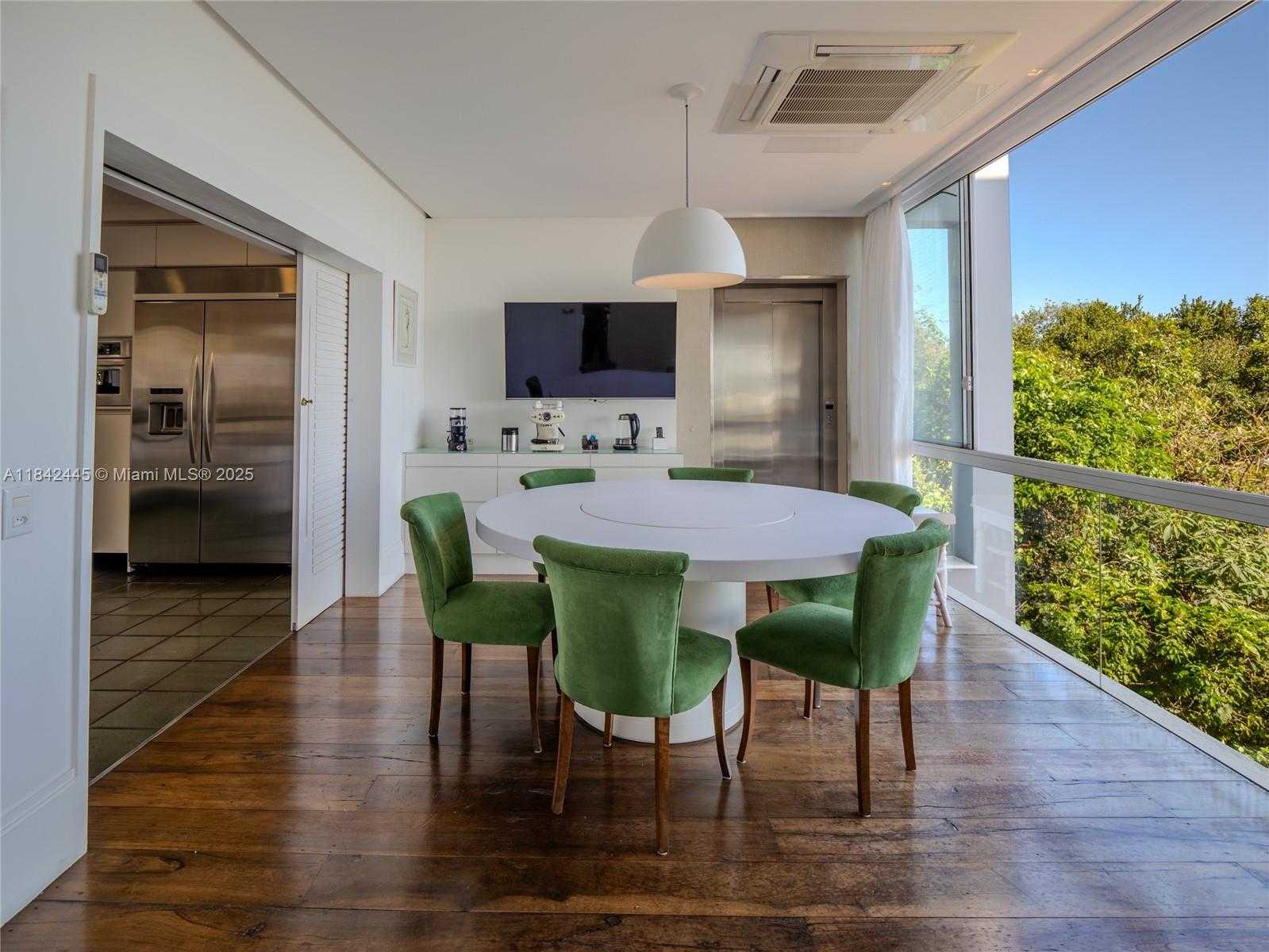 Small Image of 4450 ESTRADA HAROLDO SOARES GLAVAN, Out of City Number 4