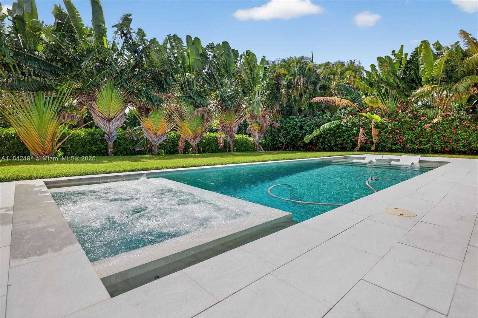 Small Image of 1001 DIPLOMAT PKWY, Hallandale Beach Number 1