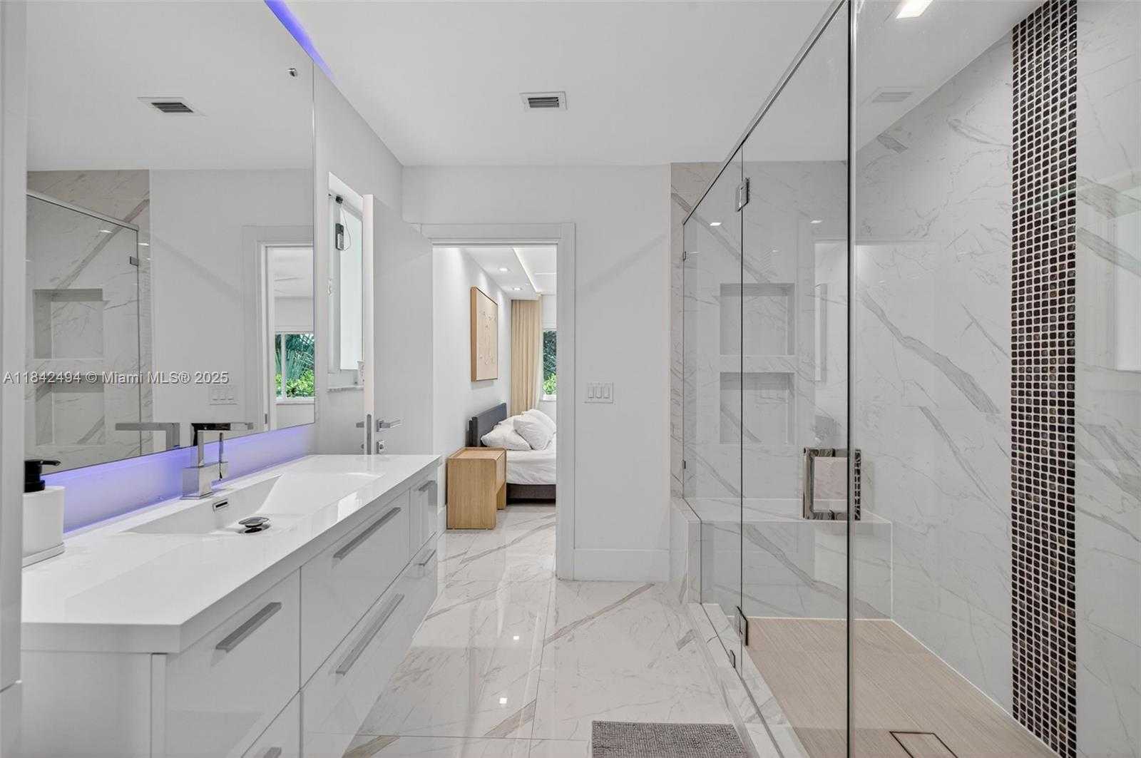 Small Image of 1001 DIPLOMAT PKWY, Hallandale Beach Number 13