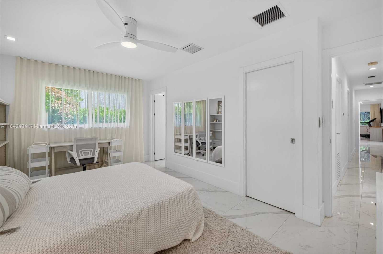 Small Image of 1001 DIPLOMAT PKWY, Hallandale Beach Number 14