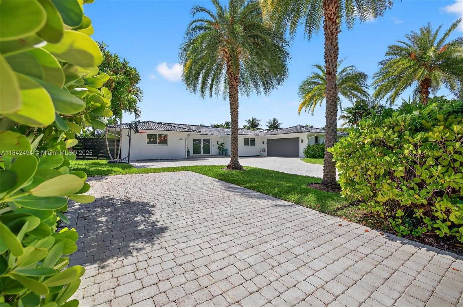 Small Image of 1001 DIPLOMAT PKWY, Hallandale Beach Number 25