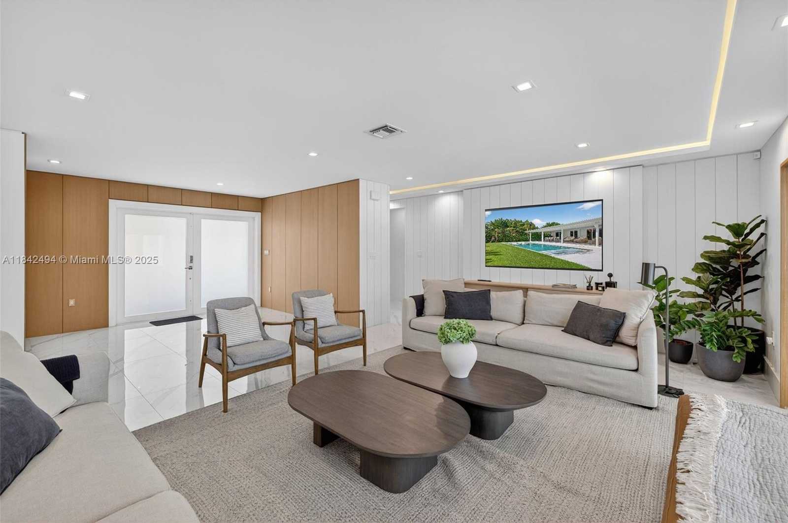 Small Image of 1001 DIPLOMAT PKWY, Hallandale Beach Number 3