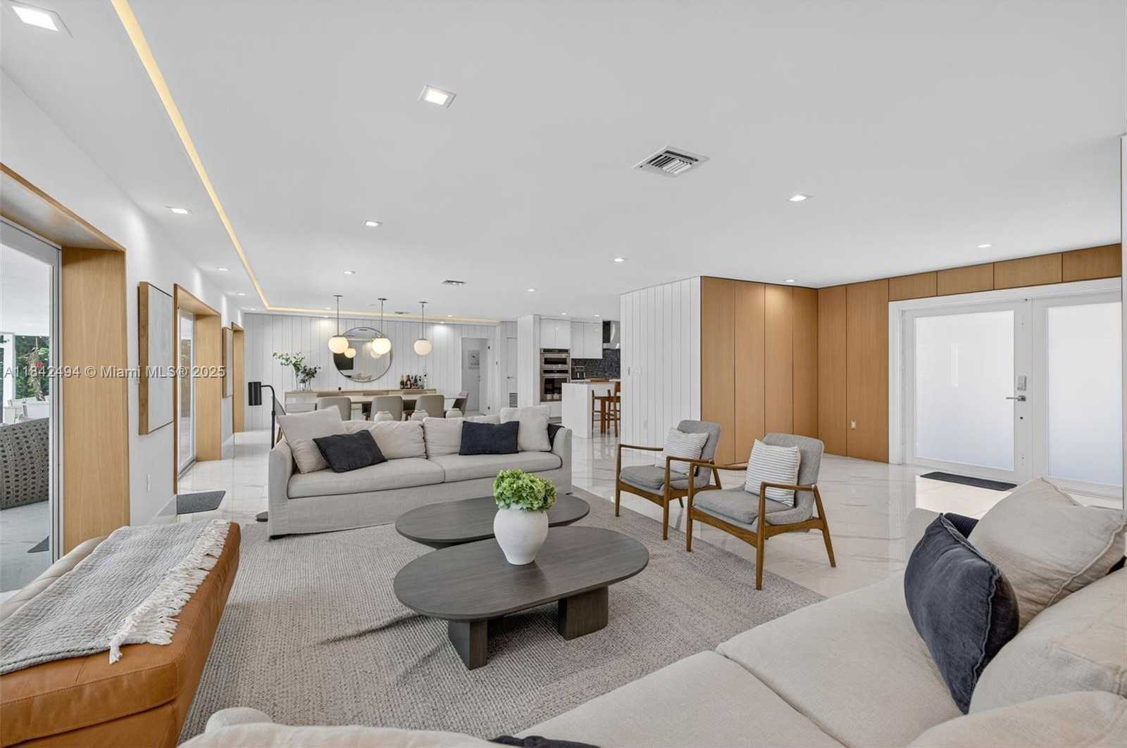 Small Image of 1001 DIPLOMAT PKWY, Hallandale Beach Number 4