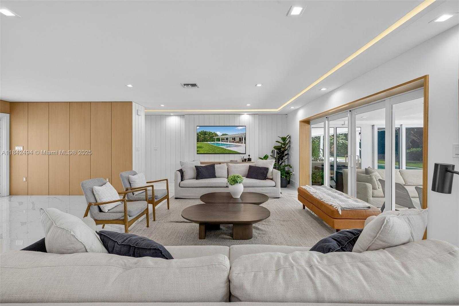 Small Image of 1001 DIPLOMAT PKWY, Hallandale Beach Number 5