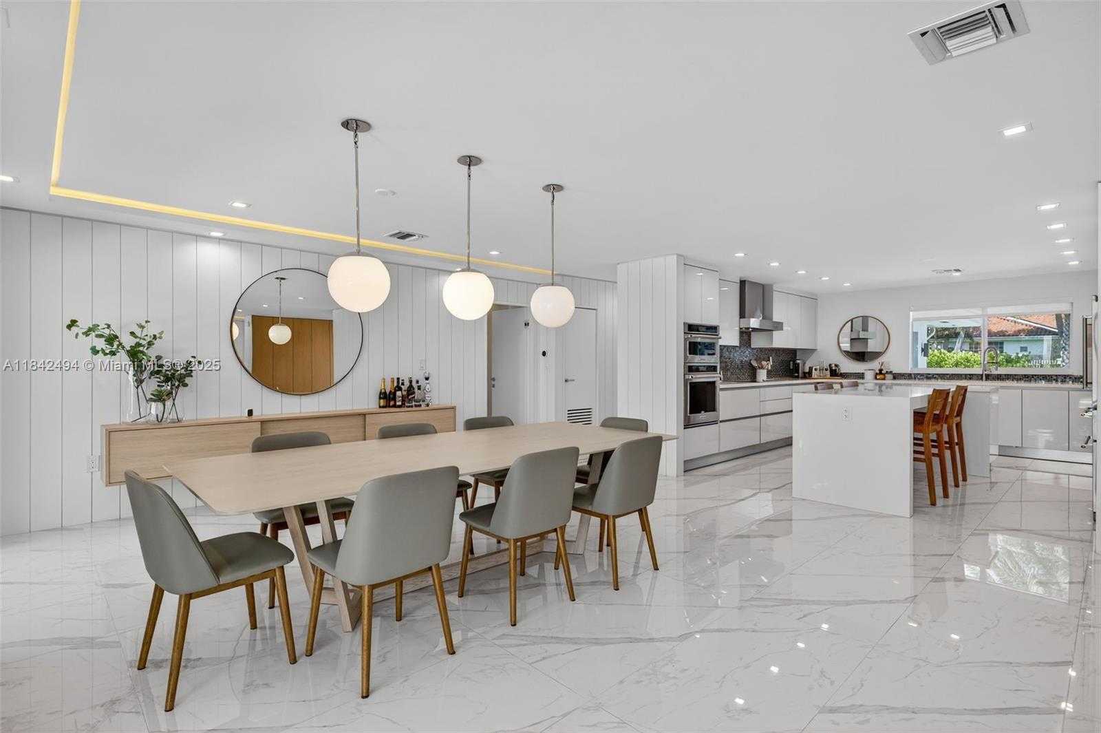 Small Image of 1001 DIPLOMAT PKWY, Hallandale Beach Number 6