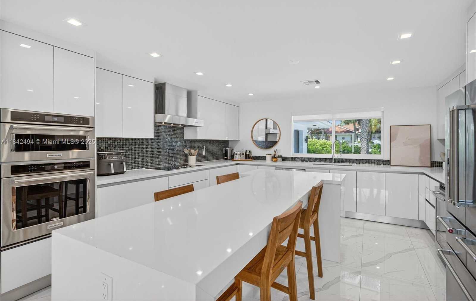 Small Image of 1001 DIPLOMAT PKWY, Hallandale Beach Number 7