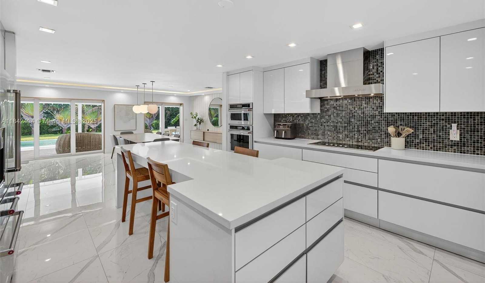 Small Image of 1001 DIPLOMAT PKWY, Hallandale Beach Number 9