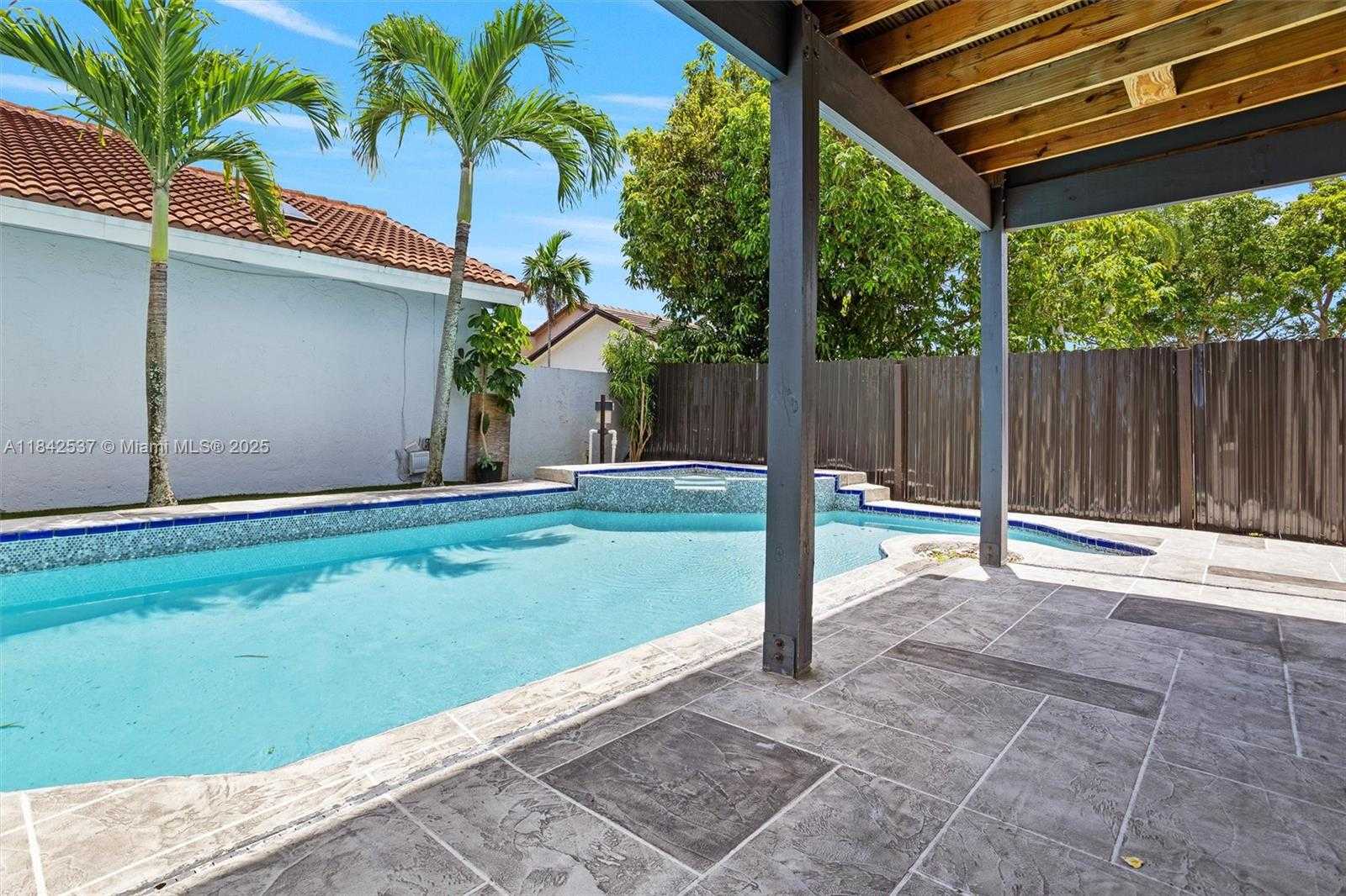 Small Image of 17532 NORTH WEST 61ST CT N, Hialeah Number 10