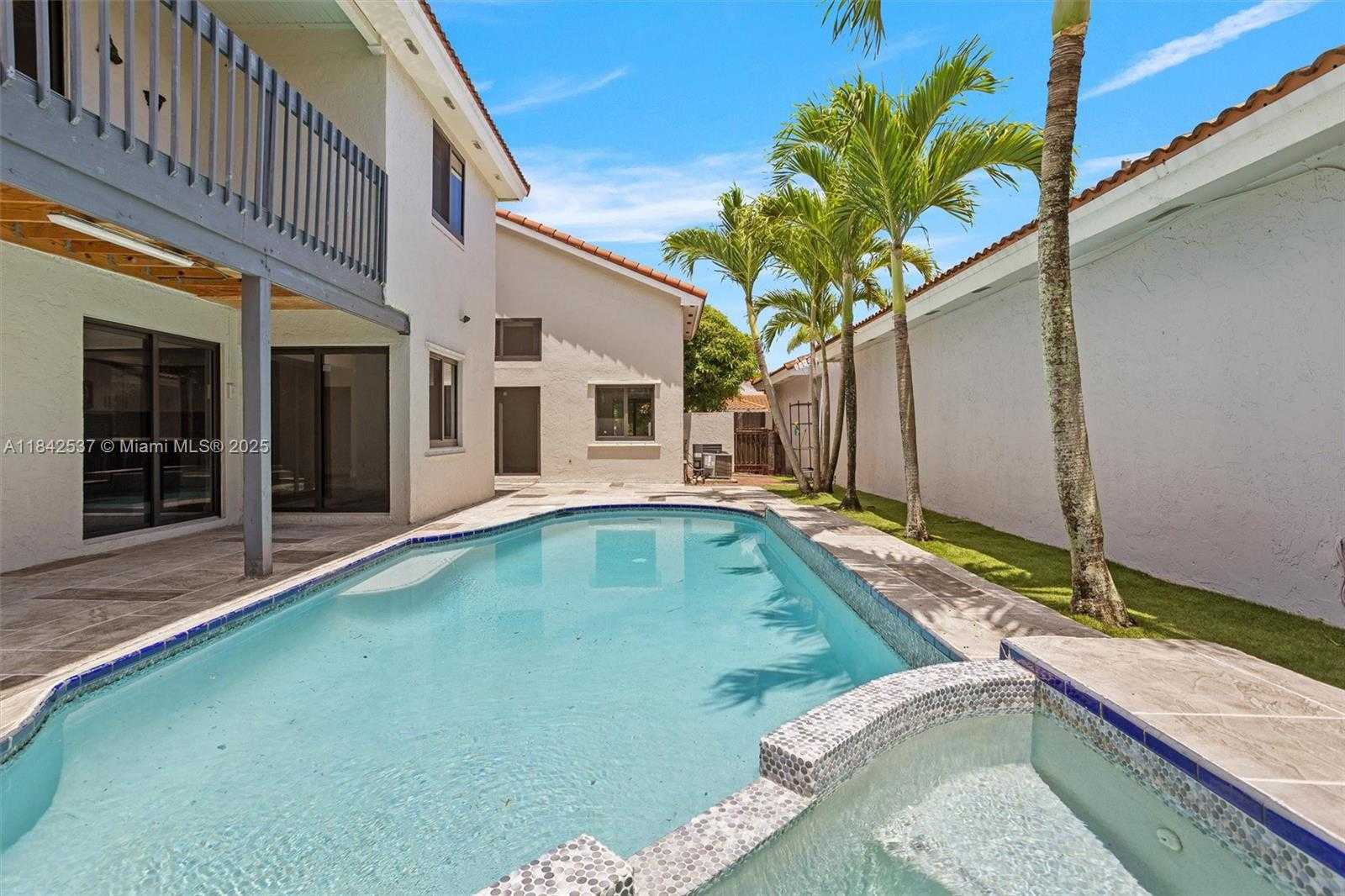 Small Image of 17532 NORTH WEST 61ST CT N, Hialeah Number 12