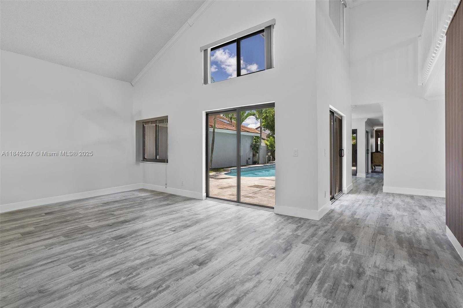 Small Image of 17532 NORTH WEST 61ST CT N, Hialeah Number 3