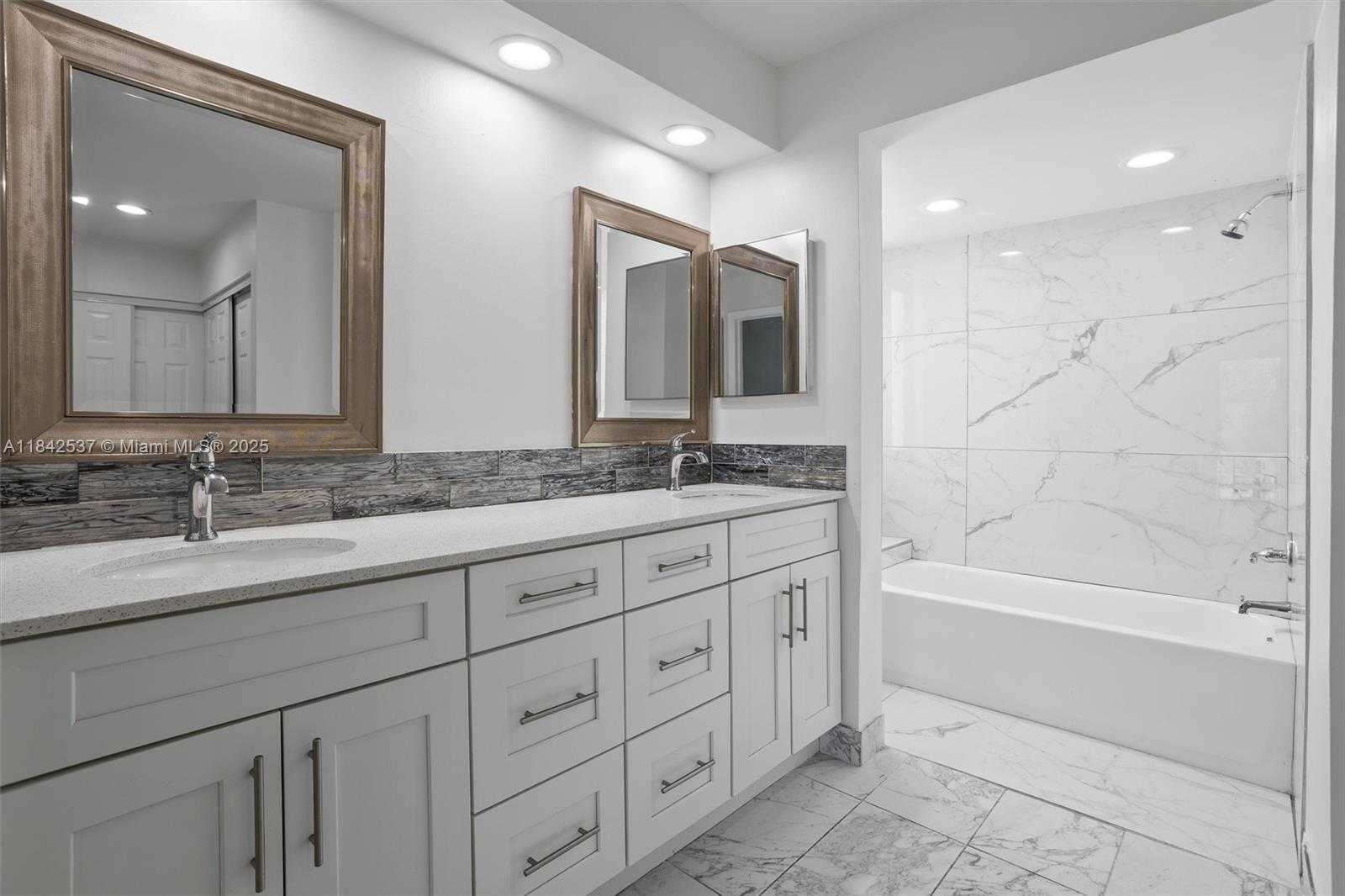 Small Image of 17532 NORTH WEST 61ST CT N, Hialeah Number 31