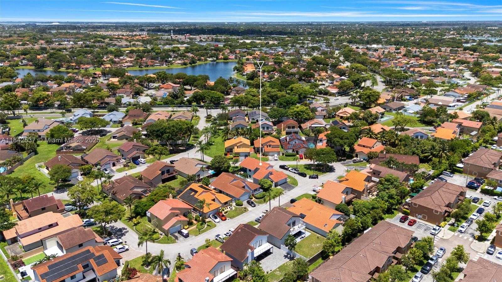 Small Image of 17532 NORTH WEST 61ST CT N, Hialeah Number 34
