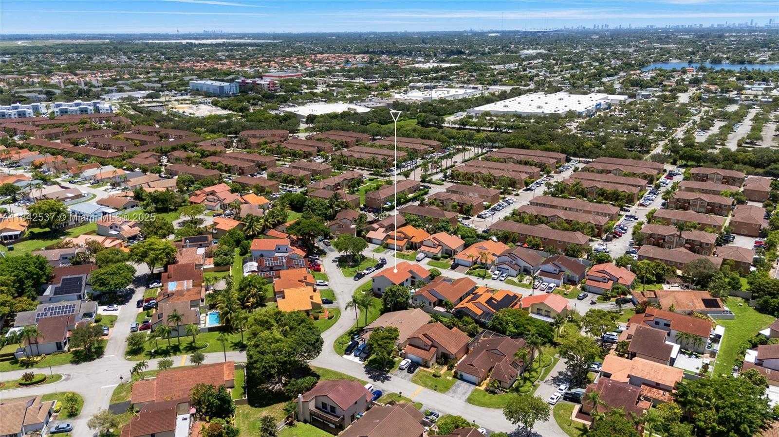 Small Image of 17532 NORTH WEST 61ST CT N, Hialeah Number 35