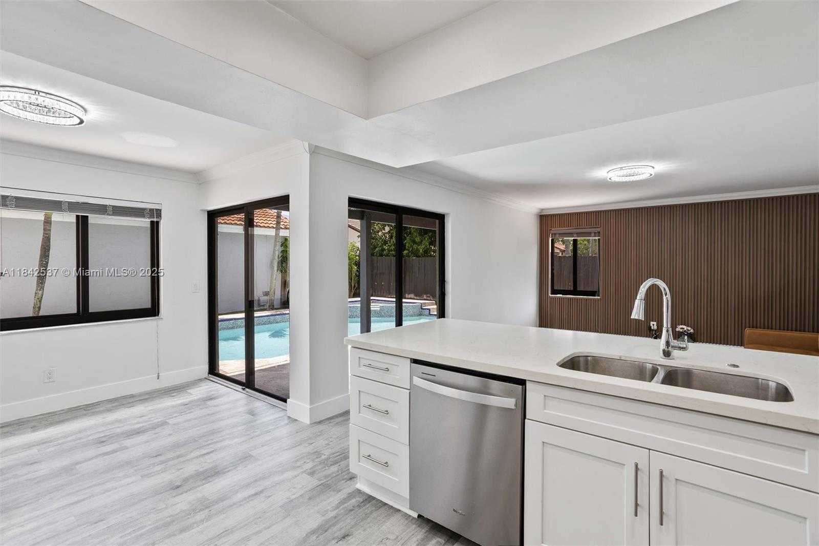 Small Image of 17532 NORTH WEST 61ST CT N, Hialeah Number 5