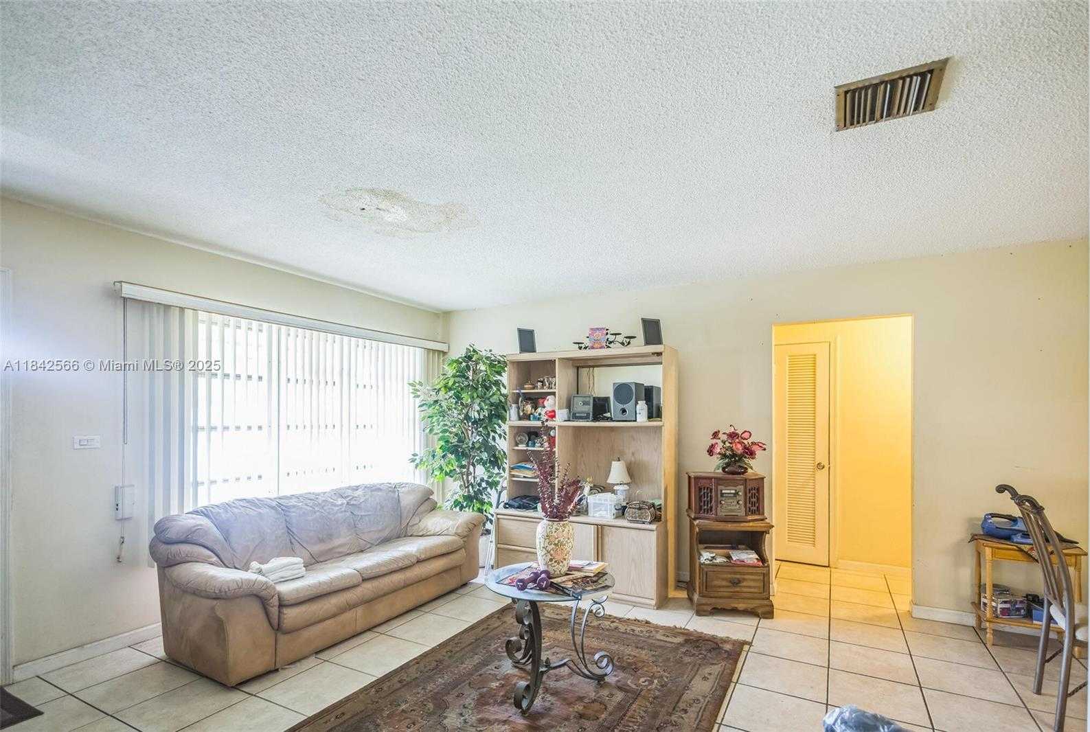 Small Image of 4906 NORTH WEST 53RD CT, Tamarac Number 14